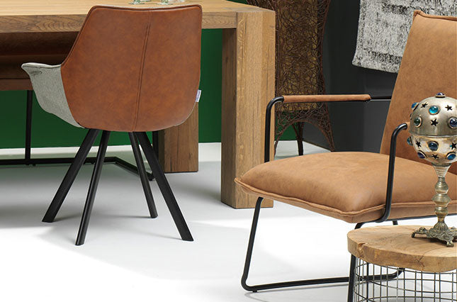 Een stijlvolle woonkamer met een moderne fauteuil